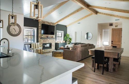Big Bear Lake House | Bearadise, LuxuryNew Build, Central, Hot Tub, EV ,Games