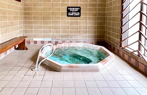 Red Lodge Hotel | Beartooth Hideaway Inn & Cabins