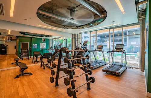 Evans Churchill Apartment | Beautiful 1BD - Central Downtown -Gym, Pool, Parking