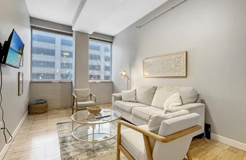 Downtown Des Moines Apartment | Beautiful 2BR2BA in Bldg connected to Skywalk