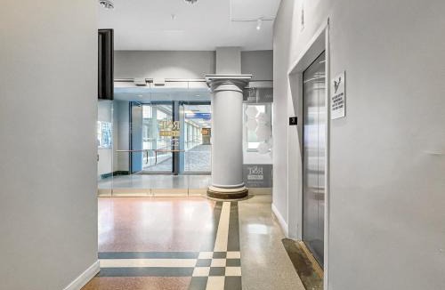 Downtown Des Moines Apartment | Beautiful 2BR2BA in Bldg connected to Skywalk