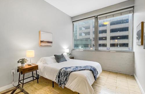 Downtown Des Moines Apartment | Beautiful 2BR2BA in Bldg connected to Skywalk