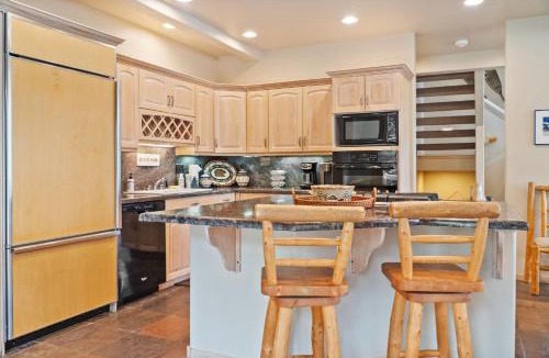Sunbeam Estates House | Beautiful 7BR Home Walk Everywhere