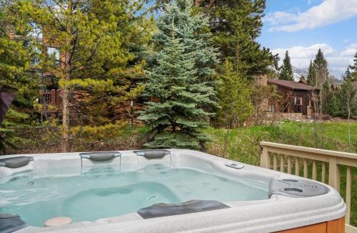 Sunbeam Estates House | Beautiful 7BR Home Walk Everywhere