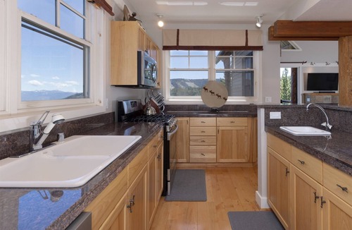Saddle Ridge House | Beautiful Big Sky Luxury Townhome - Garage, Hot Tub, Views, 2 King Suites
