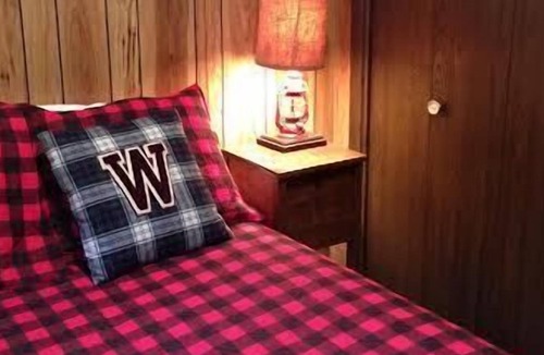 Stambaugh Ski Chalet | Beautiful, Comfy, Rustic Ski Chalet Steps From Ski Brule Mountain - LEFT side