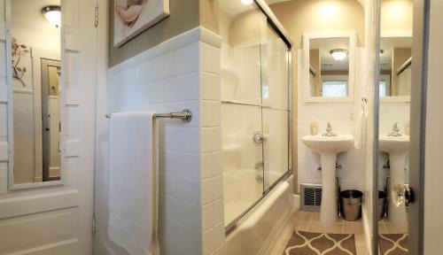 South Beloit House | Beautiful Craftsman Style Home w/Fenced Yard