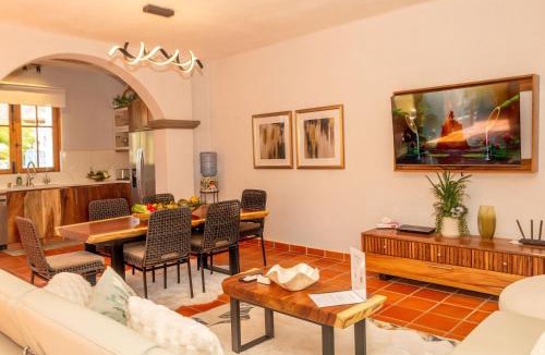 Loreto House | Beautiful Home, in front of the community pool By Casago