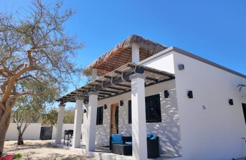 Los Barriles House | Beautiful modern house with a rustic palapa shade