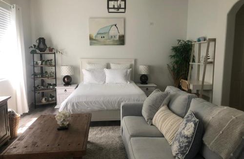 Palm Valley House | Beautiful Private Casita/Guesthouse w/Kitchen, Access to Pool/Spa