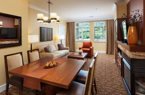 Avon Condo | Beautiful resort setting at this 2BD condo with amenities: onsite dining, spa, etc
