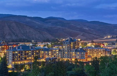 Avon Condo | Beautiful resort setting at this 2BD condo with amenities: onsite dining, spa, etc