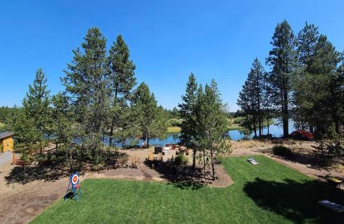 Sunriver House | Beautiful Riverfront Near Mt Bachelor with Hot Tub