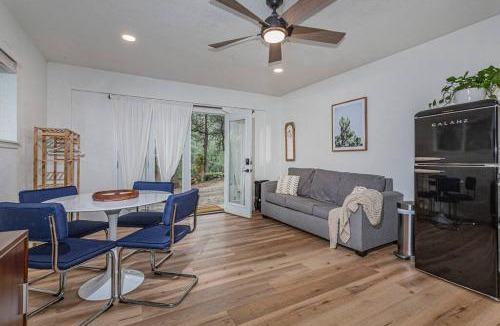 Three Rivers Apartment | Beautiful Sequoia Hideout Modern with Views