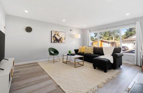 Pacifica House | Beautiful Vacation Home in Pacifica near popular beaches