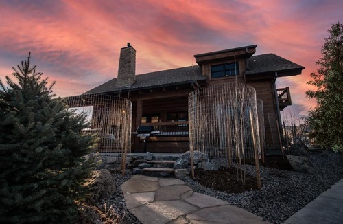 Estes Park House | Beautiful Views! Jacuzzi, Indoor/Outdoor Fireplace, Steps to Lake Estes