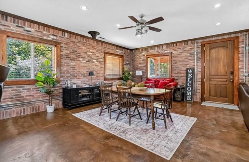 Lowell House | Beaver Lake Hideaway