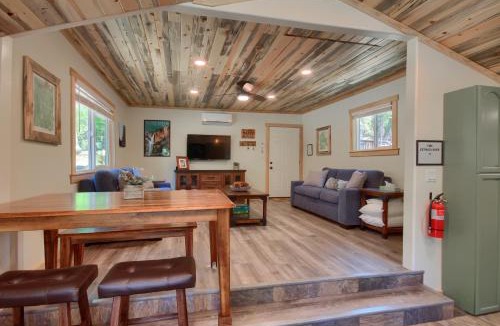 North Wawona House | Beetlebark Bungalow- Inside Yosemite w/hot tub EV charging cable