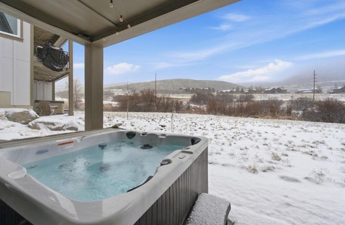 Deer Mountain House | Belaview Hideout Retreat With Private Hot Tub