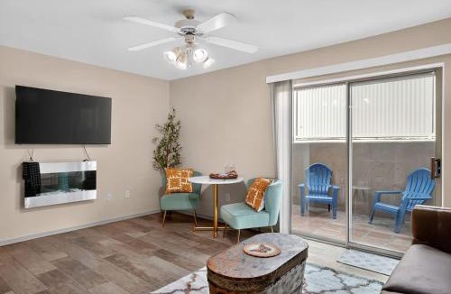 Oak Creek House | Bell Rock Casita King Size Bed w Cozy Fireplace