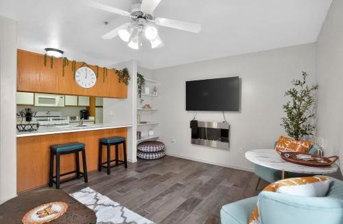Oak Creek House | Bell Rock Casita King Size Bed w Cozy Fireplace