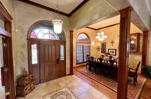 Baker City House | Bella Vita Estate Luxury Home With Hot Tub on Golf Course