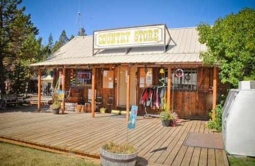 Three Rivers Resort | Bend-Sunriver Camping Resort Wheelchair Accessible Yurt 13