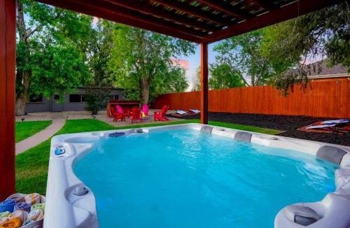 Berkley House | Best Experience in Denver HOT TUB and FIRE PIT 4 miles to DT