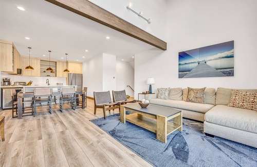 Deer Valley House | Best Location Ski Pad in Deer Valley! Right on free shuttle route! Sleeps 16!