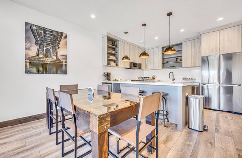 Deer Valley House | Best Location Ski Pad in Deer Valley! Right on free shuttle route! Sleeps 16!
