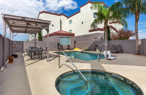 Cortaro Hotel | Best Western Gold Poppy Inn
