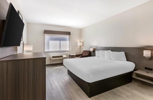 Cortaro Hotel | Best Western Gold Poppy Inn