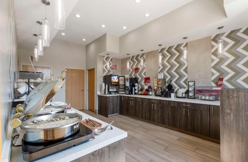 Clive Hotel | Best Western Plus Des Moines West Inn & Suites