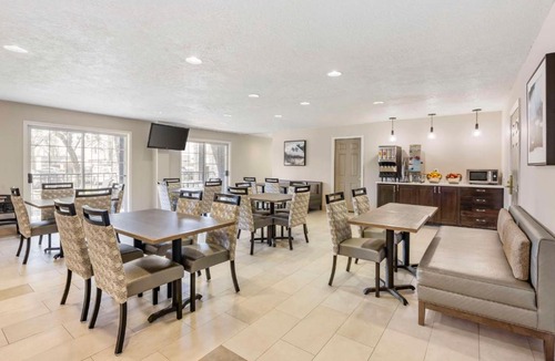 Springfield Hotel | Best Western Plus Grand Manor Inn