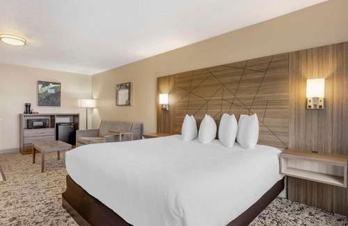 Springfield Hotel | Best Western Plus Grand Manor Inn