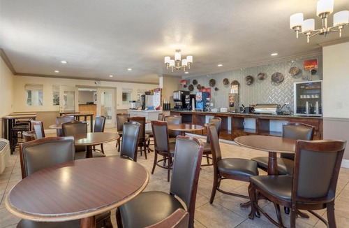 Palmdale Hotel | Best Western Plus John Jay Inn & Suites