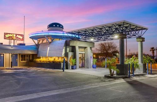 Gila Bend Cabin | Best Western Space Age Lodge