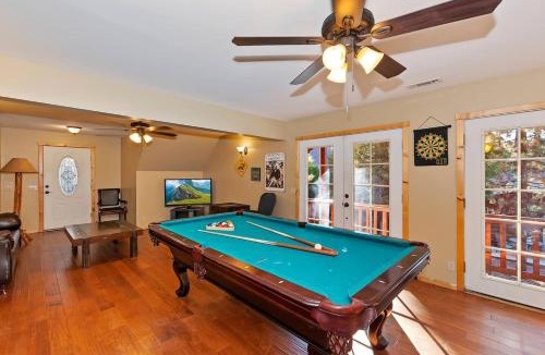 Summit Estates House | Big 10 Luxury Cabin/Walk to Snow Summit- HotTub