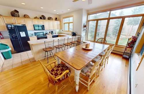 Frisco House | Big End Unit, Deck! Near Lake Trail. Easy Drive to Dining, Activities, Events