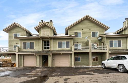 Big Sky House | Big Sky Escape - Private Patio & Grill