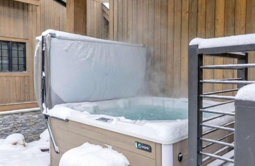 Big Sky House | Big Sky Haven Hot Tub plus Fireplace plus Views