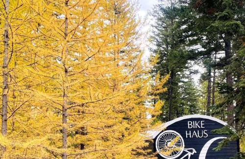 Lakeside House | BIKE HAUS Cabin Retreat Sauna, Plunge, Hot Tub