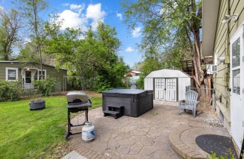 Central - Terry House | Billings Big Green Charming Retreat - Hot Tub - Games