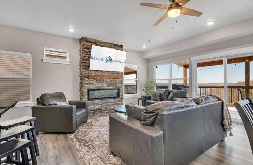 Table Rock House | Bird's Eye View at Table Rock Lake $400 Daily Attractions