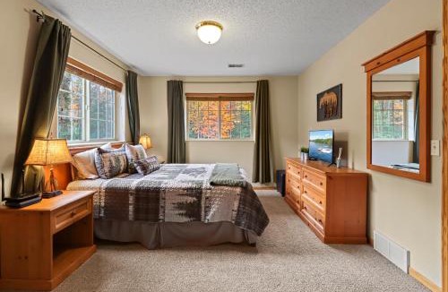 St Germain House | Black Bear Lodge Condo with Kayaks BBQ & Fire Pit