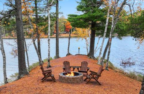 St Germain House | Black Bear Lodge Condo with Kayaks BBQ & Fire Pit