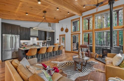 Tamarack Resort House | Black Diamond Chalet! Quiet, Private Mountain Luxury- Near Tamarack Resort- Lake Cascade