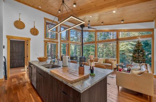 Tamarack Resort House | Black Diamond Chalet! Quiet, Private Mountain Luxury- Near Tamarack Resort- Lake Cascade