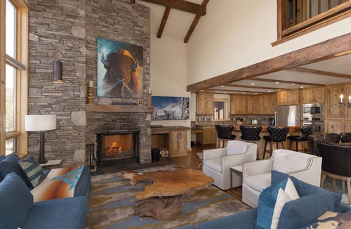 Big Sky House | Black Eagle Lookout | Hot Tub Deck Walk to Dining