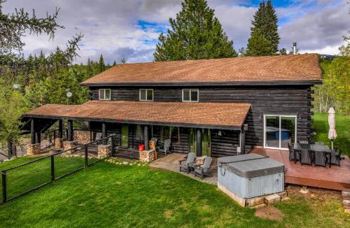 McCall House | Black Fork Lodge - Beautiful log home on 2.5 acres with trailer parking and panoramic views